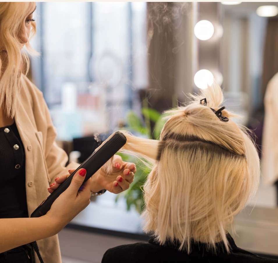 A blow wave being finished with a straightener